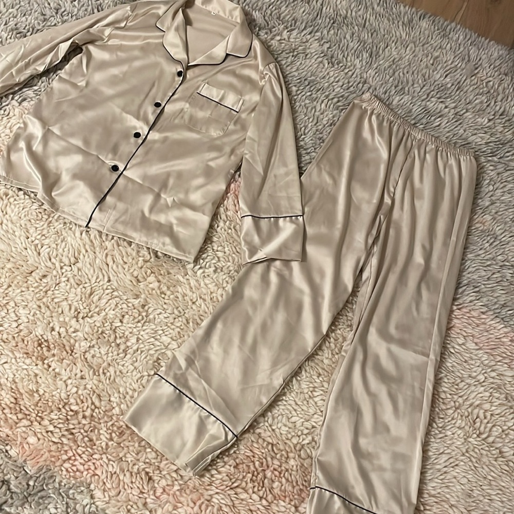 Champagne Silky PJ Set 🥂